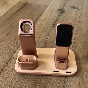 Apple Watch, airrPods, and iPhone base station for charging